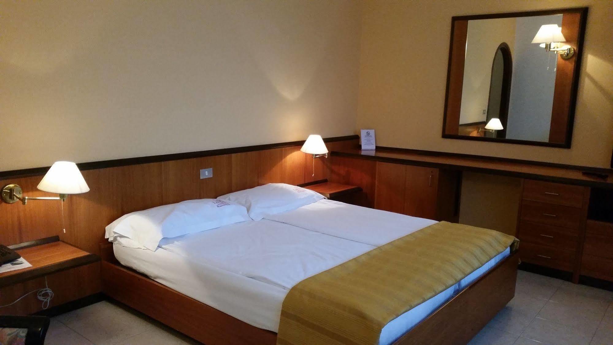 Ai Cadelach Hotel Giulia Revine Lago Luaran gambar